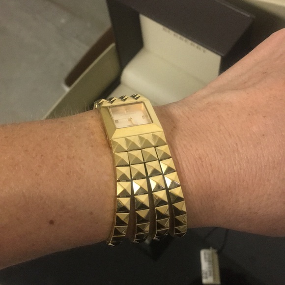 Burberry gold watch - Picture 1 of 8